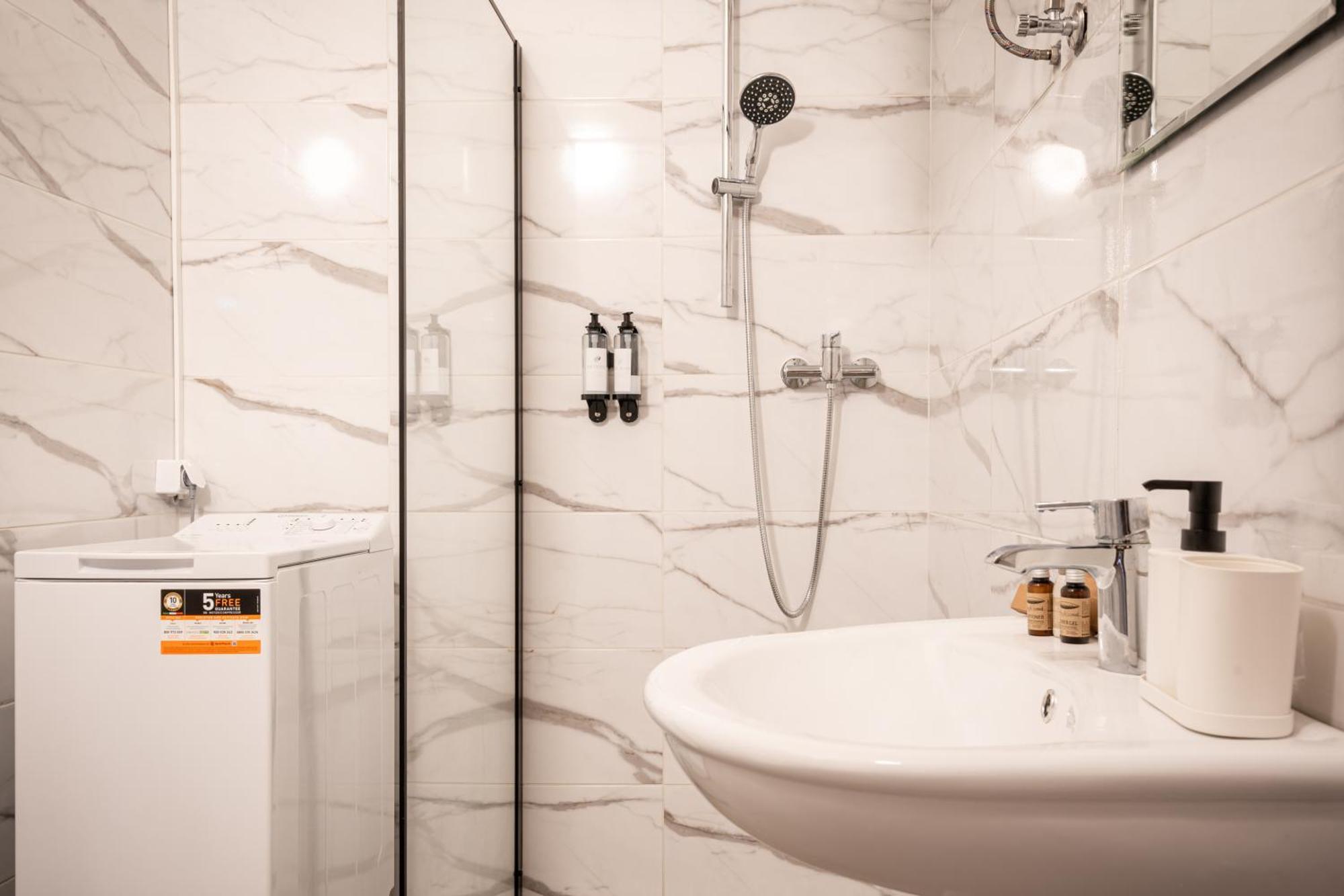H9- Boutique Apartments, Best Location, By Bqa Будапеща Екстериор снимка